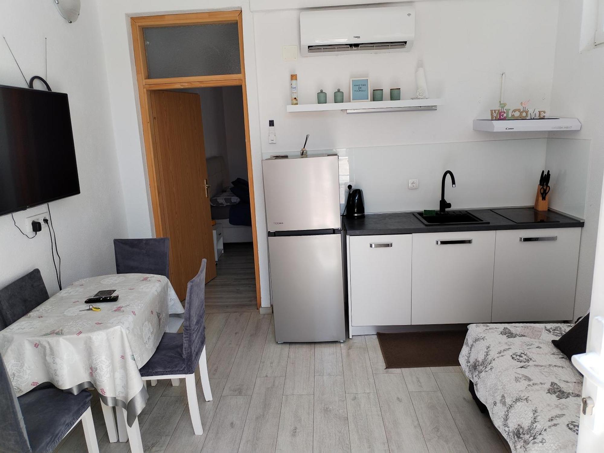 Ema Apartment *